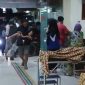 Salah satu anak-anak warga Desa Sibanggor dibawa ke Ruang UGD RSU Permata Madina bersama lainnya untuk perawatan, Kamis (22/2/2024). [Foto: Joki Nasution].