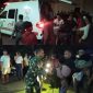 Terpantau warga bersama Aparat TNI/Polri dan Pers ikut evakuasi pasien keracunan gas menuju ruang IGD RSUD Panyabungan, Kamis (22/2/2024). [Foto: Joki Nasution].