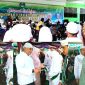Keluarga Besar Pesantren Musthafawiyah Purba Baru memberikan selamat dan hadiah kepada yang mendapat rangking 25 besar di kelulusan TA 2023/2024, Kamis (22/2/2024). [Foto: Joki Nasution].