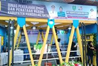 Stand Pameran Dinas Pekerjaan Umum dan Penataan Ruang Pemerintah Kabupaten Mandailing Natal di HUT Ke-25. [Foto: Joki Nasution]