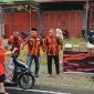 Didampingi Pengurus dan anggota, Ketua Pemuda Pancasila MPC Mandailing Natal Zainal Arifin Simbolon turun langsung membagikan Takjil ke pengguna jalan, Selasa (19/3/2024).