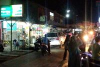 Suasana di Jalan Lintas Barat Pasar Baru Panyabungan pada pukul 21.30 WIB, Minggu (7/4/2024).