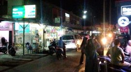 Suasana di Jalan Lintas Barat Pasar Baru Panyabungan pada pukul 21.30 WIB, Minggu (7/4/2024).