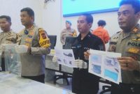 Kapolres Mandailing Natal AKBP Arie Sofandi Paloh, S.H.,S.I.K saat menggelar pres rilis di aula Tantya Sudhirajati Mapolres Madina, Senin (29/4/2024) siang.