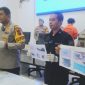Kapolres Mandailing Natal AKBP Arie Sofandi Paloh, S.H.,S.I.K saat menggelar pres rilis di aula Tantya Sudhirajati Mapolres Madina, Senin (29/4/2024) siang.