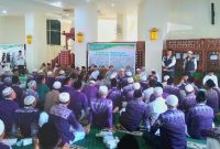 Plt. Kemenag Kab. Mandailing Natal Armen Rahmad Hasibuan memberikan laporan terkait data jemaah haji tahun 2024 di acara Zikir dan Doa, (6/5/2024).