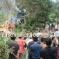 Tiga unit rumah di Desa Parbagunan terbakar sedang diupayakan dipadamkan, Rabu (8/5/2024). [Foto: Joki Nasution]