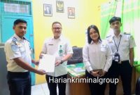 Kepala Satuan Pelayanan Penerbangan Bandara AH Nasution, Doni Romandika, S.AP bersama jajarannya bertemu dengan Kepala Dinas Kesehatan Kab. Mandailing Natal dr. M. Faisal Situmorang, Rabu (8/5/2024). [Foto: Joki Nasution]