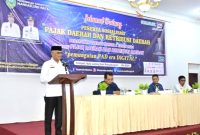 Asisten III Setdakab Mandailing Natal Drs. Lismulyadi Nasution, MM saat membacakan kata sambutan pembukaan acara sosialisasi perpajakan dari Bapenda Madina, Rabu (29/5/2024). [Ist]