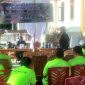 Monang Nasution, Narasumber kegiatan pelaksanaan life skill di Kecamatan Tambangan sedang memaparkan materi, Senin (10/6/2024). [Foto: Joki Nasution].