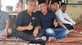 Kepala Desa Muara Batang Angkola bersama Adek Endi, Manajer Humas PT. Sorik Mas Mining. (Ist)