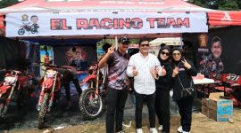 Ceo EL Racing Team, H. Erwin Efendi Lubis bersama keluarga di Sirkuit Taman Raja Batu, Sabtu (21/9/2024).
