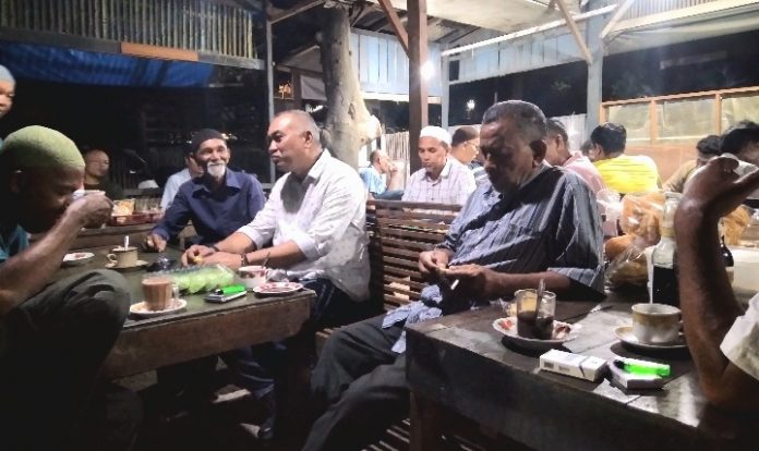 Harun Mustafa ngopi di warkop