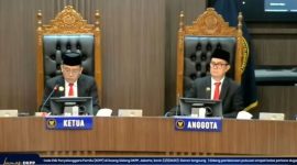 Anggota DKPP, I Dewa Kade Wiarsa Raka Sandi, dalam sidang DKPP, Senin (3/2) yang disiarkan di You Tube @DKPP RI. [foto: tangkapan layar]