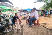 Bincang-bincang bersama Kabag Kesra Pemkab Mandailing Natal, Bahruddin Juliadi, S.Sos (kemeja putih/lengan pendek) dipersiapan kegiatan MTQ XXIV tingkat Kabupaten di Mesjid Agung Nur Ala Nur Panyabungan, Rabu (19/2/2025). [Foto: Joki Nasution]