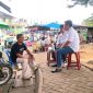 Bincang-bincang bersama Kabag Kesra Pemkab Mandailing Natal, Bahruddin Juliadi, S.Sos (kemeja putih/lengan pendek) dipersiapan kegiatan MTQ XXIV tingkat Kabupaten di Mesjid Agung Nur Ala Nur Panyabungan, Rabu (19/2/2025). [Foto: Joki Nasution]
