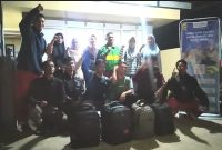 Ket. Foto:
Seluruh Atlet Pencak Silat bersama official dari Perguruan Pencak Silat Tapak Suci Kabupeten Mandailing Natal foto bersama sebelum berangkat menuju Deli Serdang, Senin (10/2/2025). [Foto: Joki Nasution]