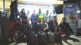 Ket. Foto:
Seluruh Atlet Pencak Silat bersama official dari Perguruan Pencak Silat Tapak Suci Kabupeten Mandailing Natal foto bersama sebelum berangkat menuju Deli Serdang, Senin (10/2/2025). [Foto: Joki Nasution]