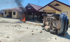 Kecewa Kinerja Kepolisian, Massa Demo dan Bakar Mapolsek Muara Batang Gadis
