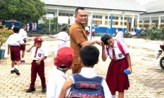 Kadisdik Labuhanbatu Apresiasi SDN 03 Bilah Barat