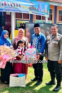 Peringatan HAN ke-42: Kadisdik Labuhanbatu Serahkan Penghargaan Spesial untuk Juara Dunia