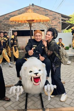 Hj. Tati Alias Jiteung Hadiri Pawai Hajat Bumi Desa Jayamukti, Dorong Pelajar Kenal dan Cintai Budaya Leluhur