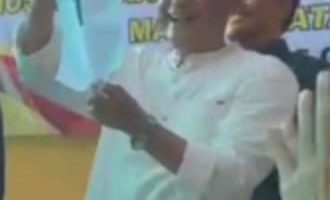 Ratusan Pendukung Sambut Engkus Kusnadi, S.SiT Usai Raih Nomor Urut 1 Pilkades Cariu Mulya