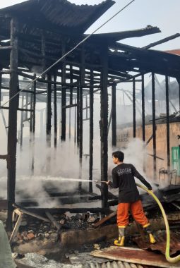 Kobaran Api Lahap 3 Unit Rumah di Desa Panyabungan Tongan