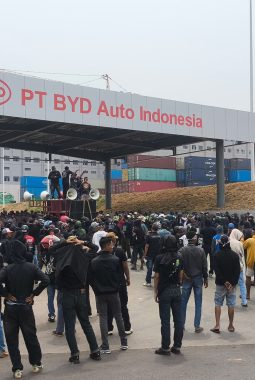 FMSB Gelar Aksi Damai di BYD Subang, Desak Dialog Terbuka soal Penyerapan Tenaga Kerja Lokal