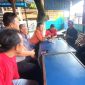 Kasat Binmas AKP Ahmad Bani S, SH.,MH berdialog dengan masyarakat di Warkop Lintas Barat Panyabungan. (20/10/2026).